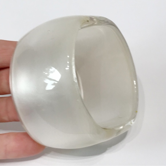 Vintage Pearl Thermoset Lucite Chunky Statement Clamper Bangle Bracelet Abstract - Picture 4 of 11